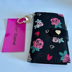 Betsey Johnson Roses Heart Card Key Ring Case